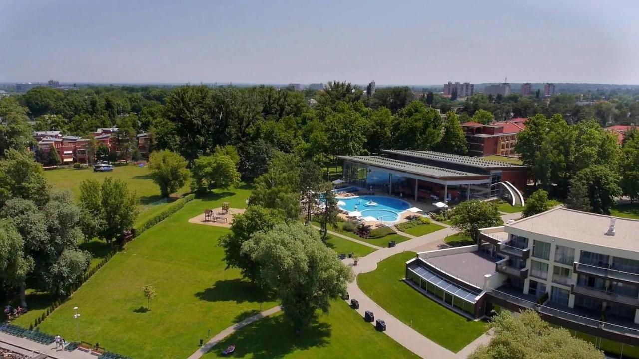 Mf Villa Azur Wellness Apartment Siófok Exterior foto