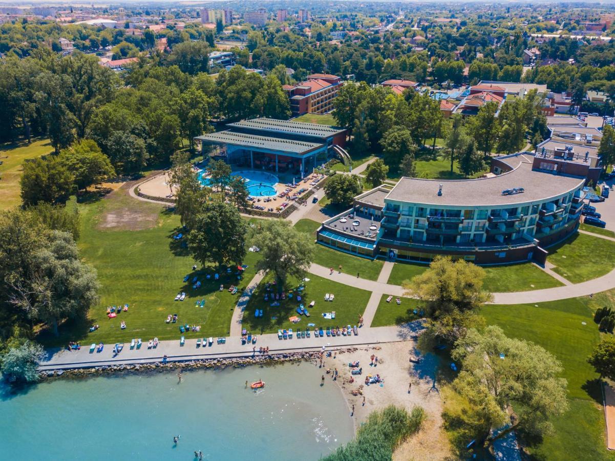 Mf Villa Azur Wellness Apartment Siófok Exterior foto